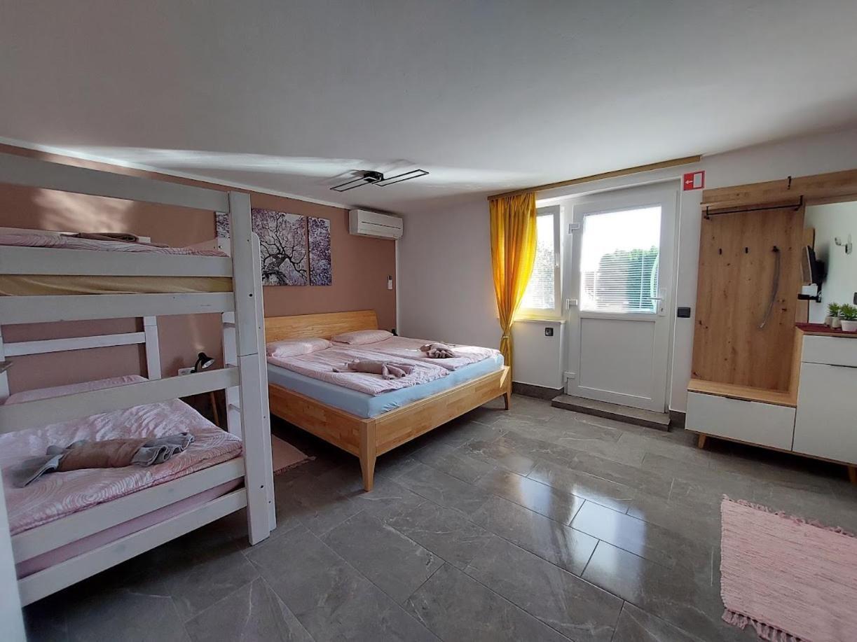 Apartma Zirovnik Cerklje na Gorenjskem Esterno foto